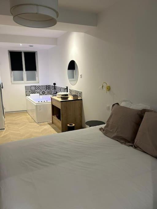 Appartement Spa 2 Pers-Couteliers-Centre Ville Мулен Экстерьер фото